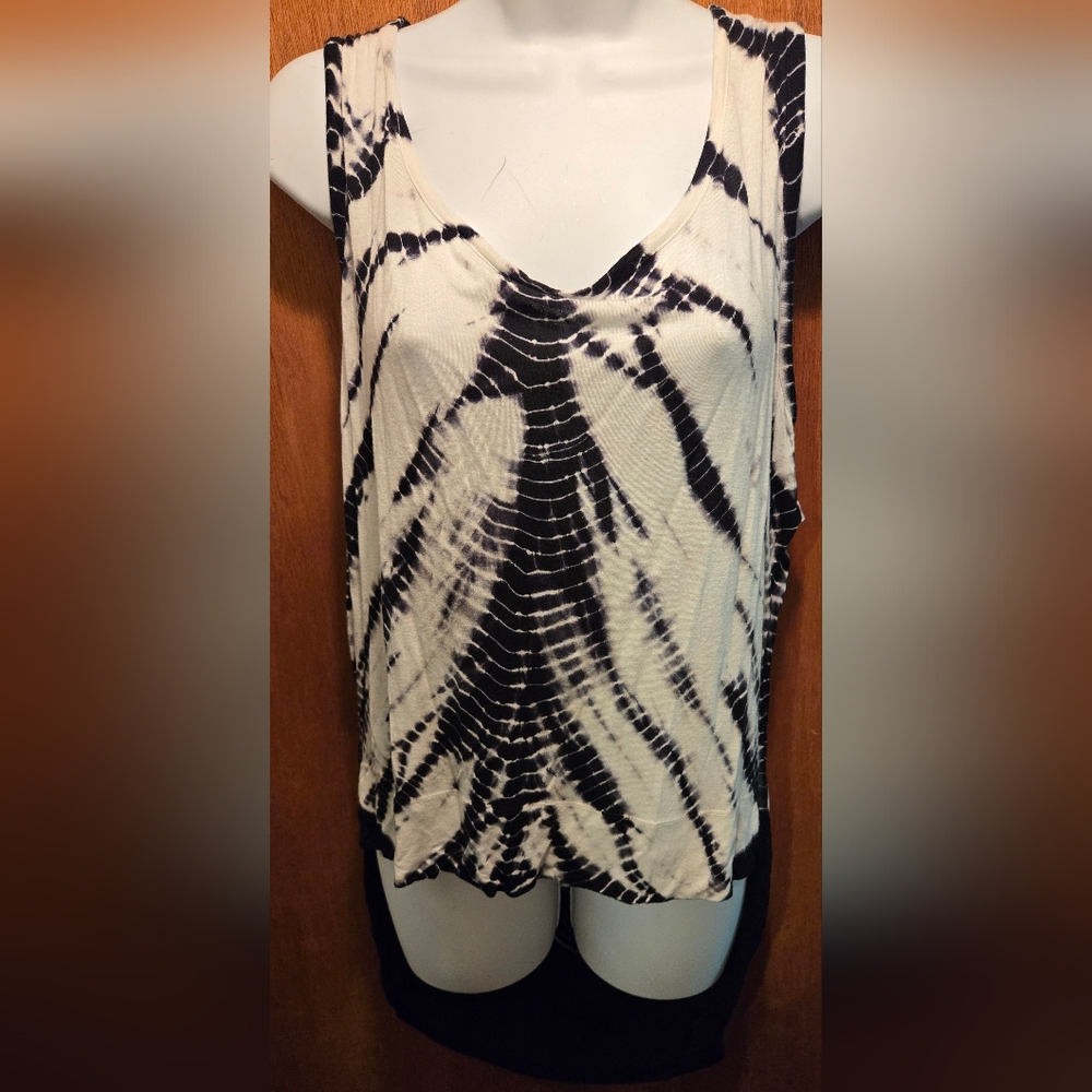 Young Fabulous & Broke black&white tye dye high low tank top szL HOST PICK🎉🎊 - Picture 4 of 8